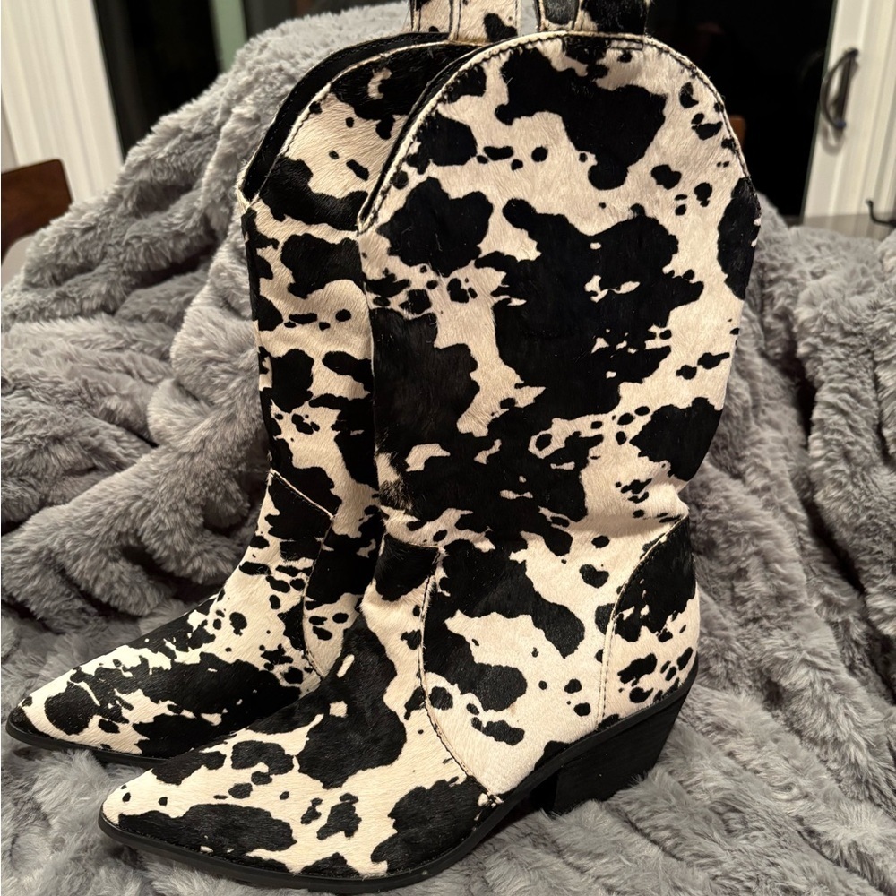 Dingo Black and White Cowhide Cowboy Boots - Picture 6 of 16